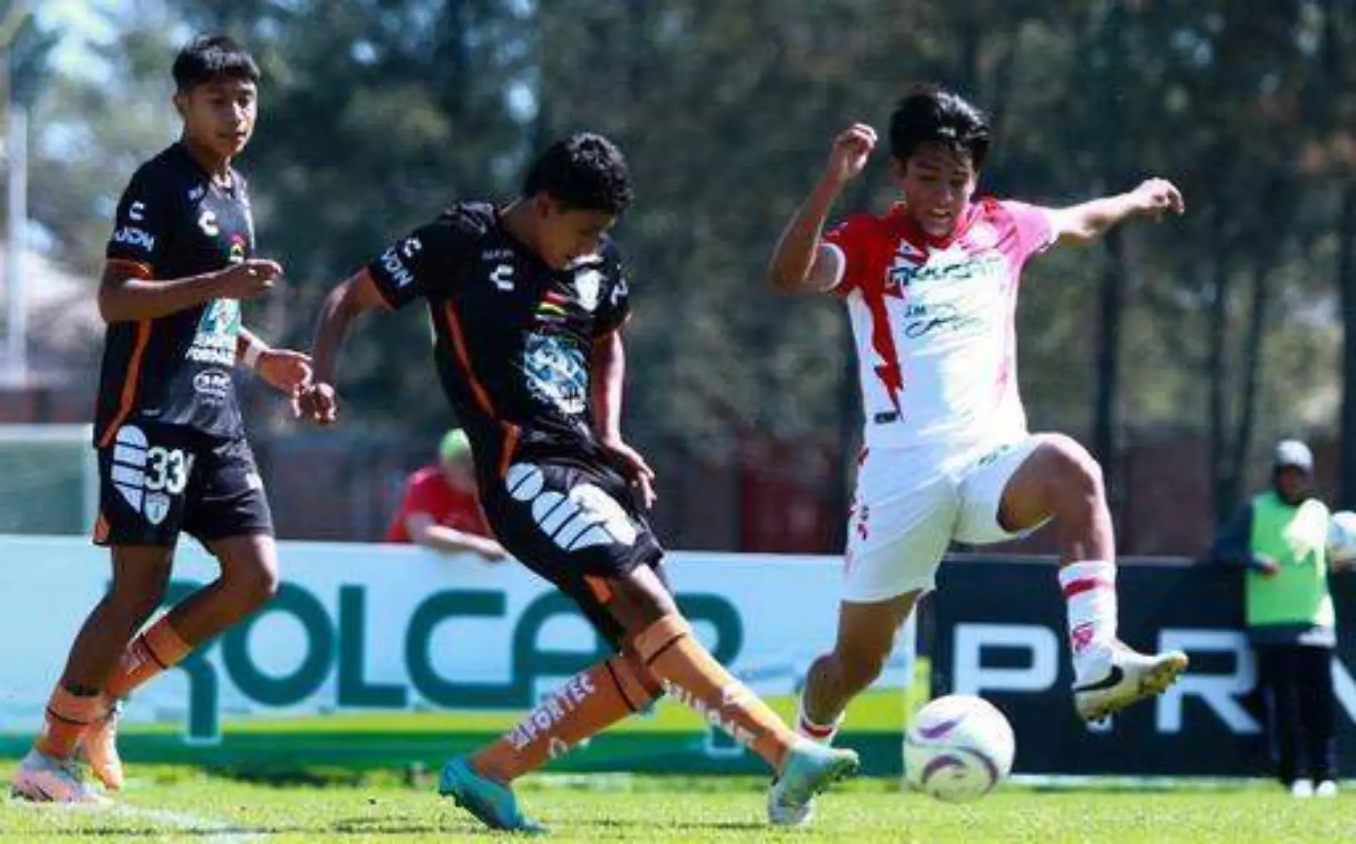 Edson Orinsky el defensa central de Pachuca 